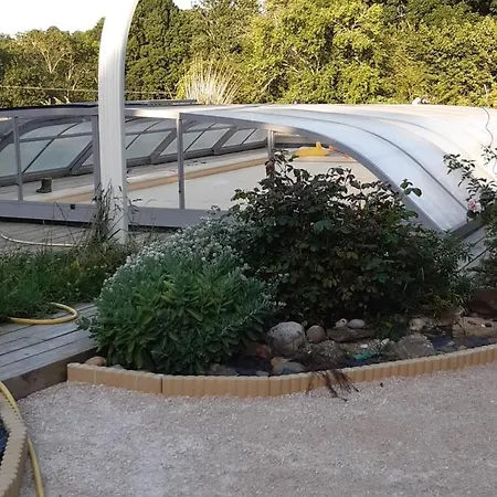 Bed & Breakfast Familiale Avec Piscine Chauffee Et Jacuzzi 3*