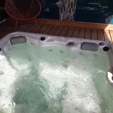 Bed & Breakfast Familiale Avec Piscine Chauffee Et Jacuzzi Bernadets-Debat