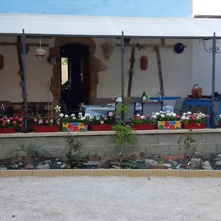 Alojamento de Acomodação e Pequeno-almoço Familiale Avec Piscine Chauffee Et Jacuzzi