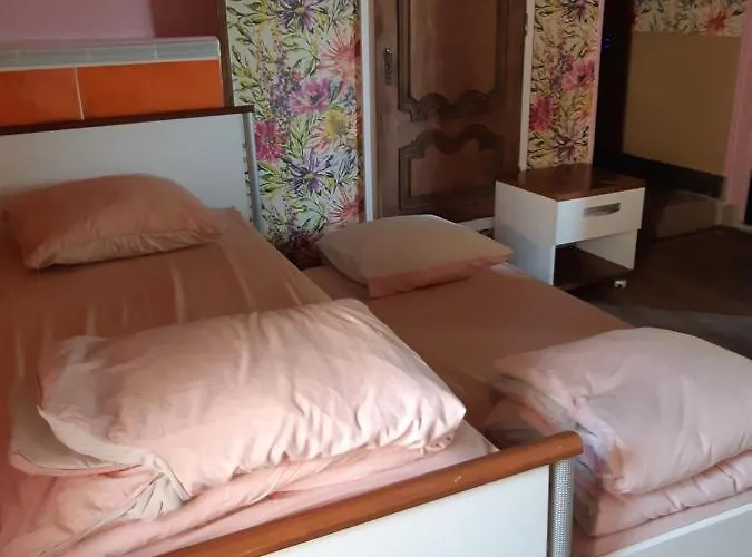 Bed & Breakfast Familiale Avec Piscine Chauffee Et Jacuzzi